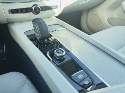 2023 Volvo XC60 B5 Plus Dark Theme