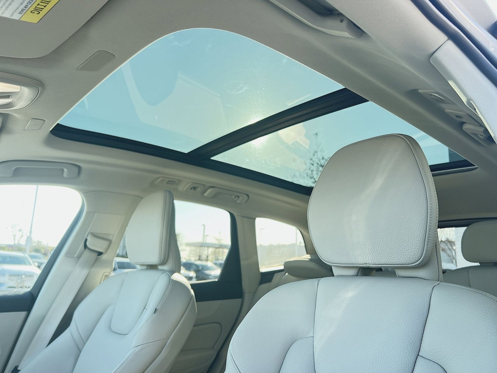 2023 Volvo XC60 B5 Plus Dark Theme