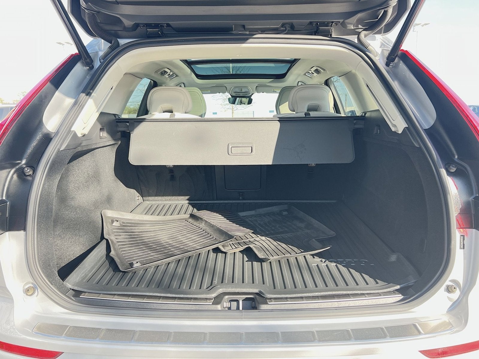 2023 Volvo XC60 B5 Plus Dark Theme