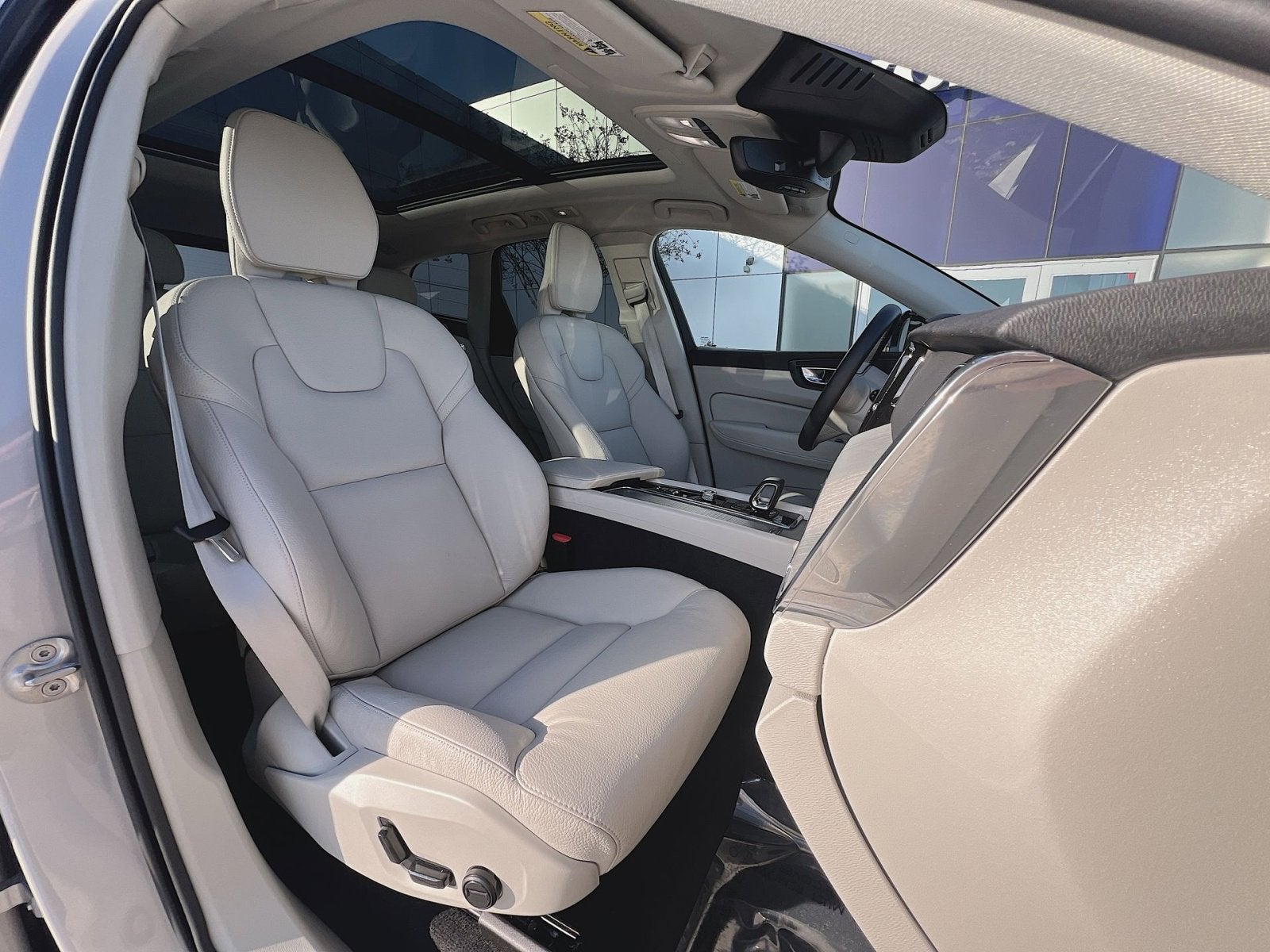 2023 Volvo XC60 B5 Plus Dark Theme