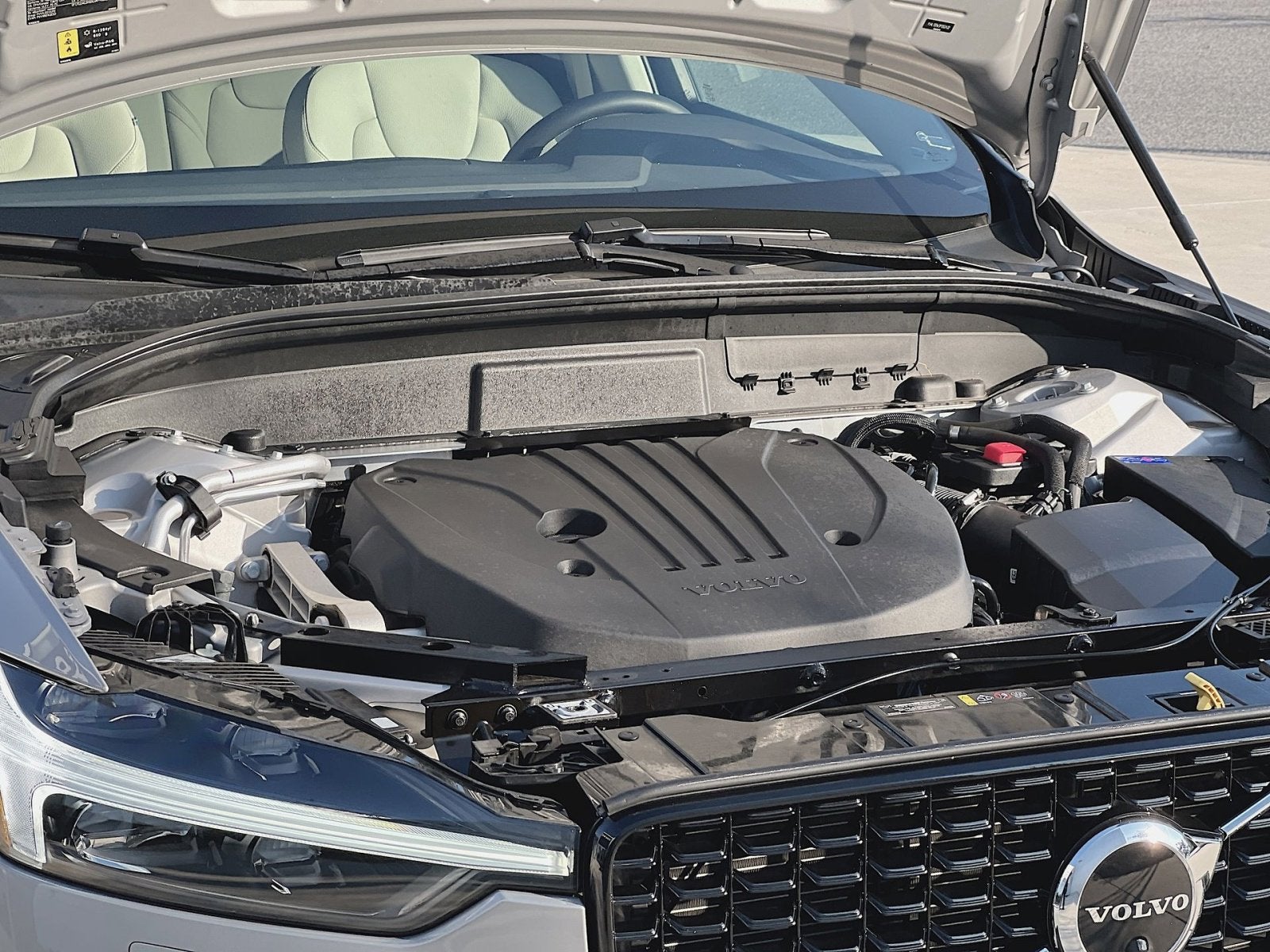 2023 Volvo XC60 B5 Plus Dark Theme