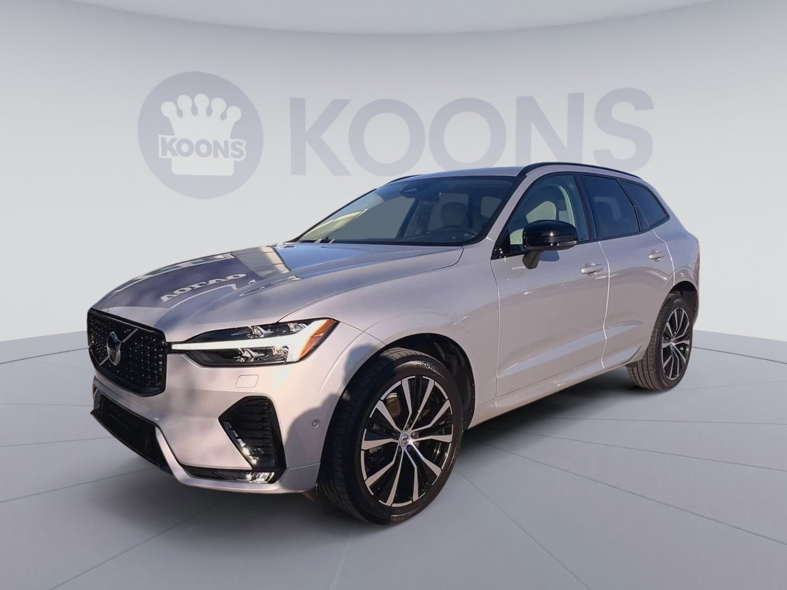 2023 Volvo XC60 B5 Plus Dark Theme