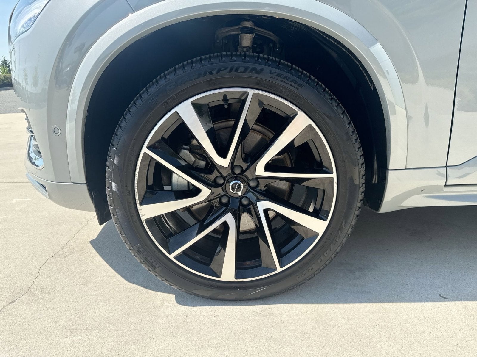 2024 Volvo XC90 B5 Plus