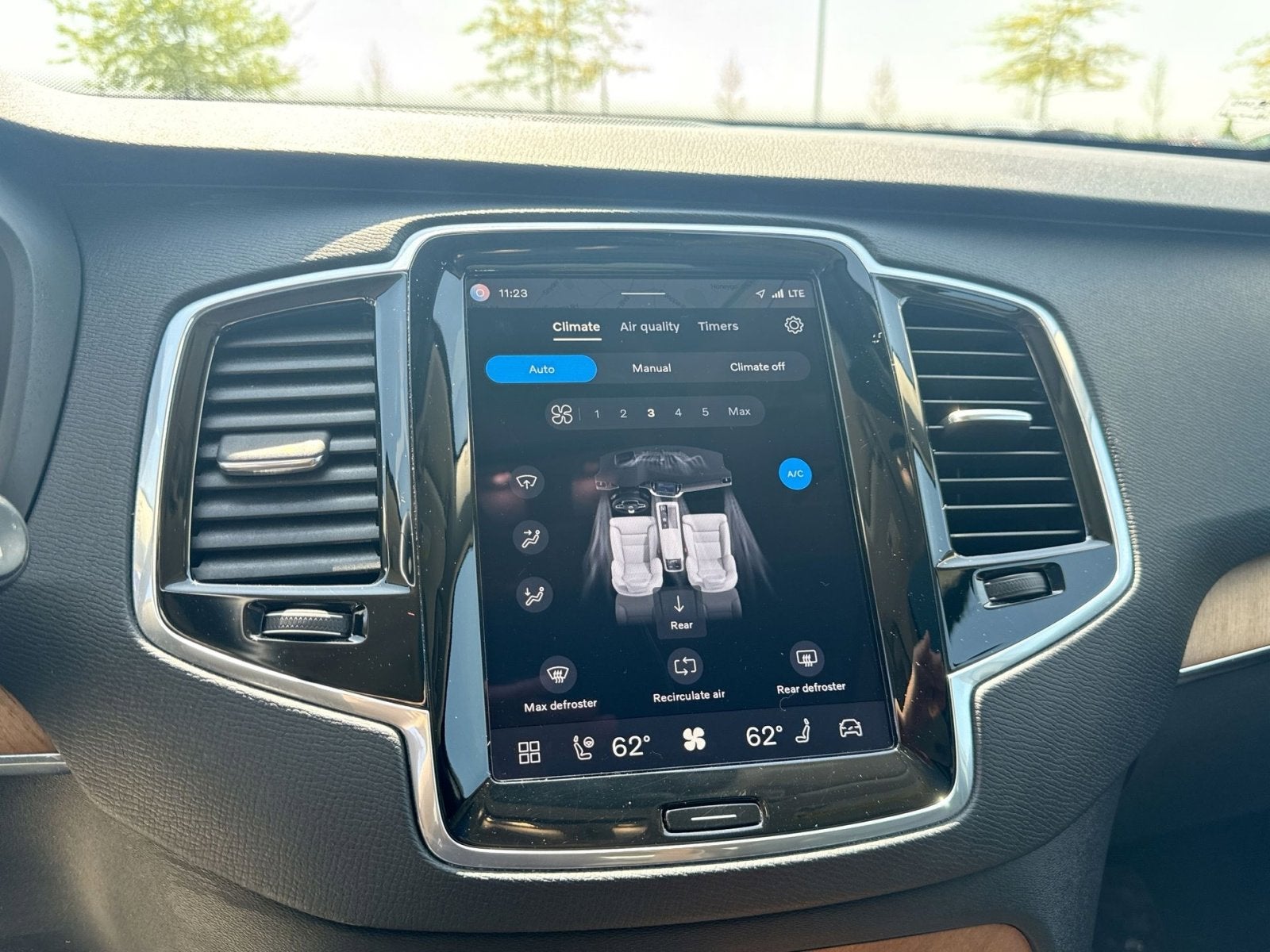 2024 Volvo XC90 B5 Plus