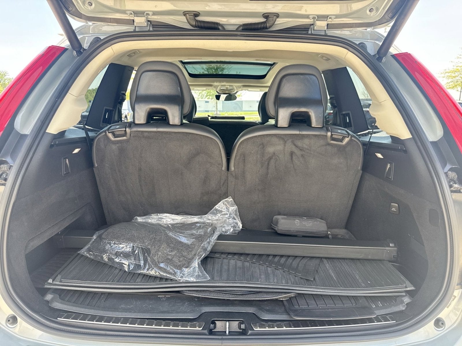 2024 Volvo XC90 B5 Plus