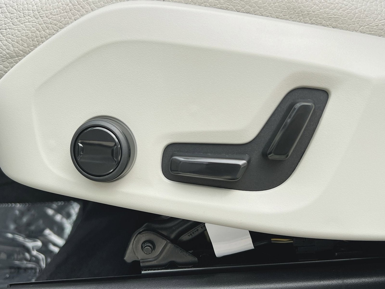 2024 Volvo XC90 B5 Core