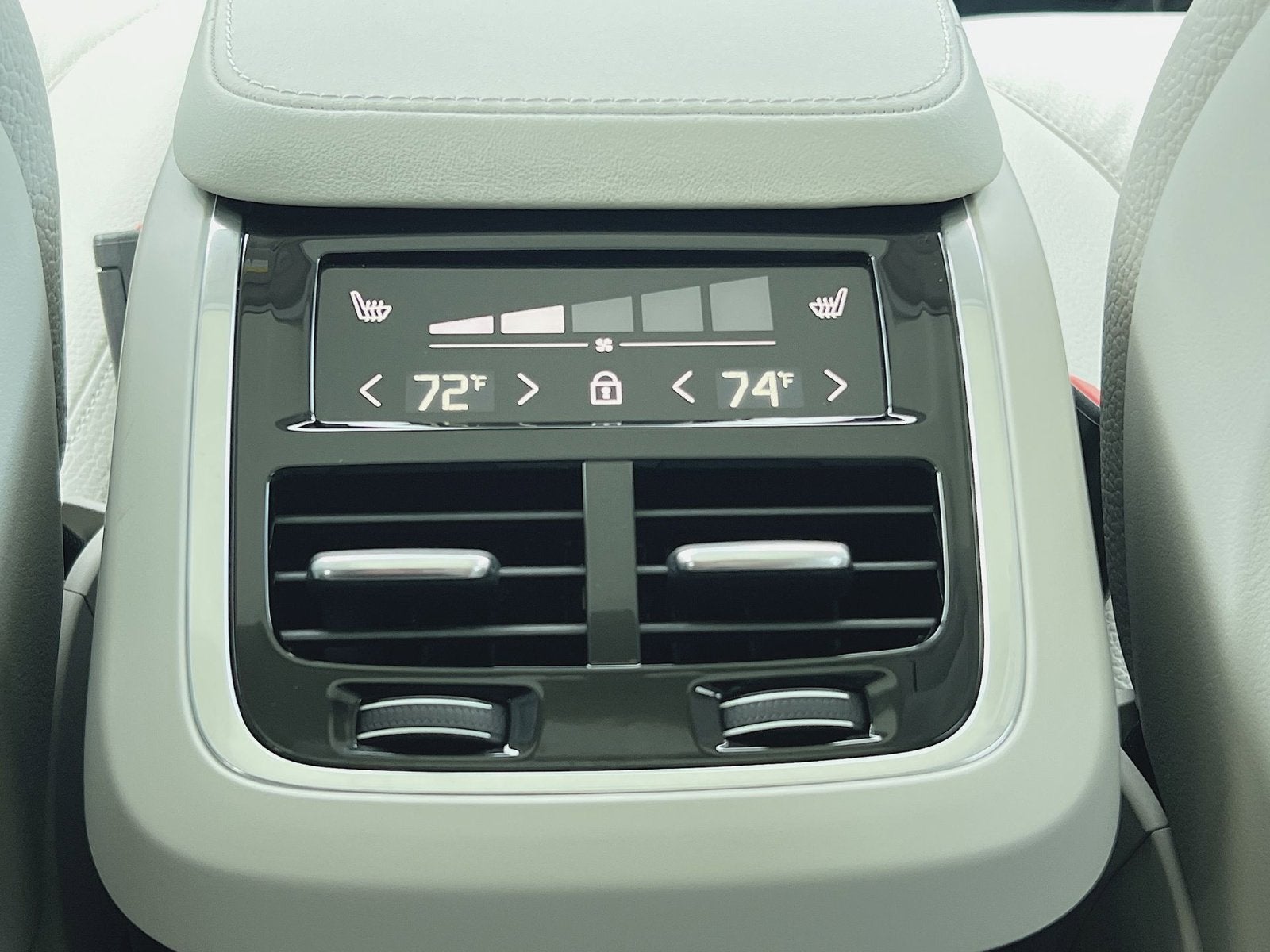 2024 Volvo XC90 B5 Core