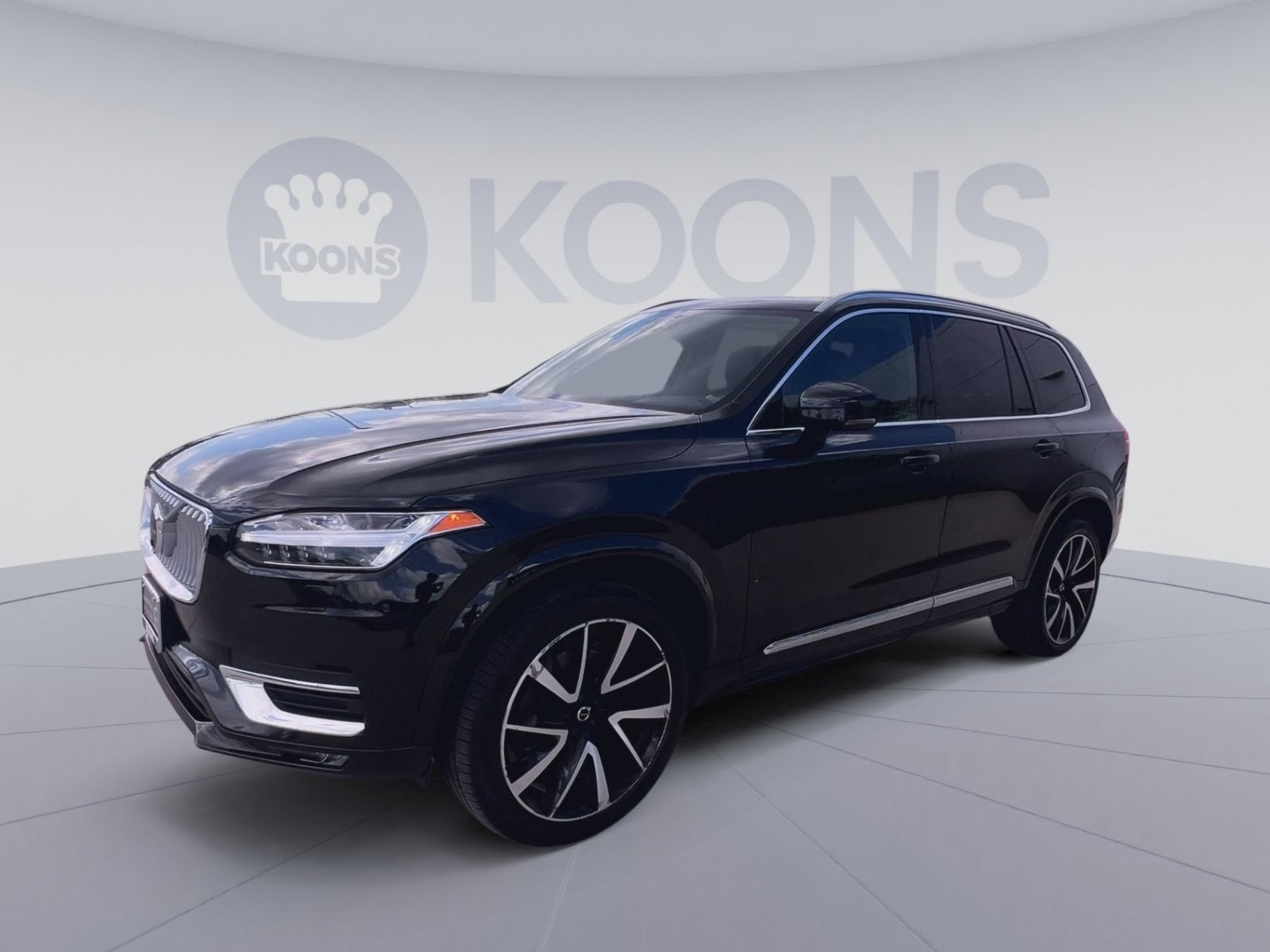 2023 Volvo XC90 B5 Plus
