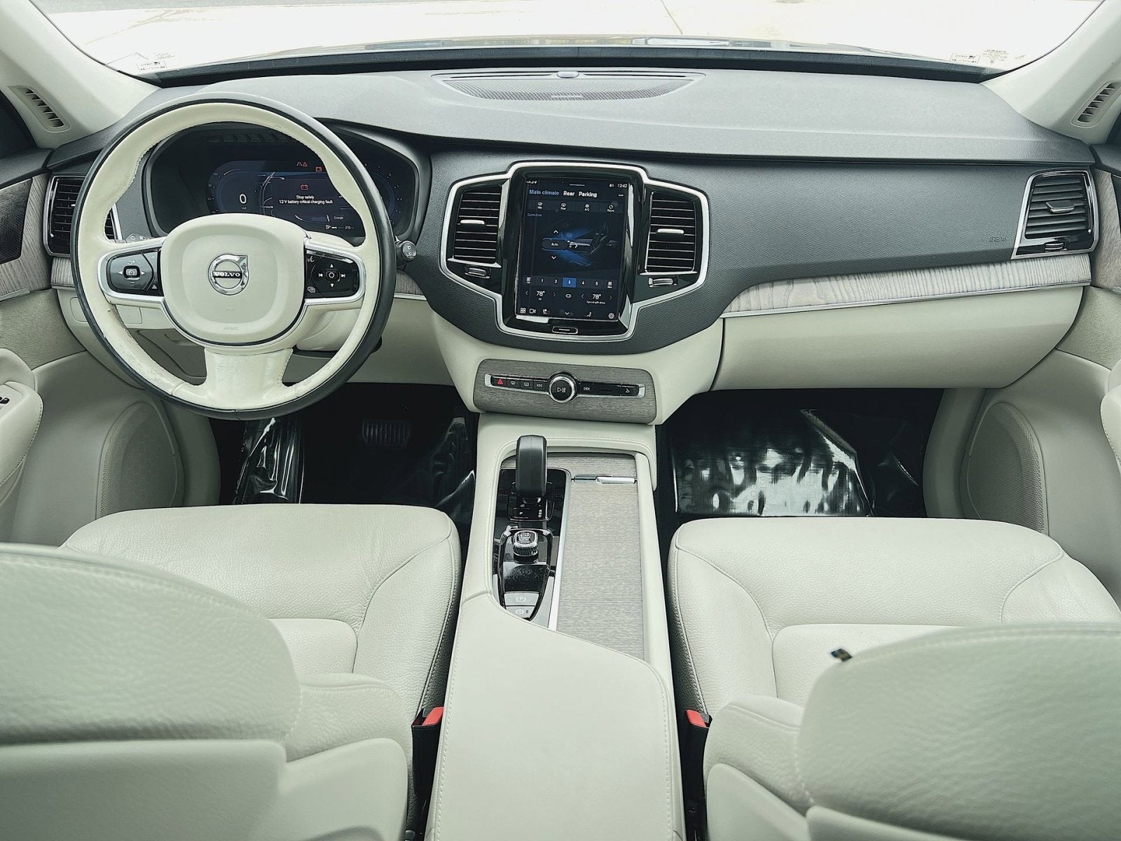 2023 Volvo XC90 B5 Plus