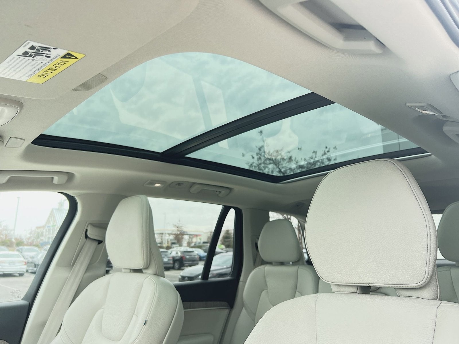 2023 Volvo XC90 B5 Plus