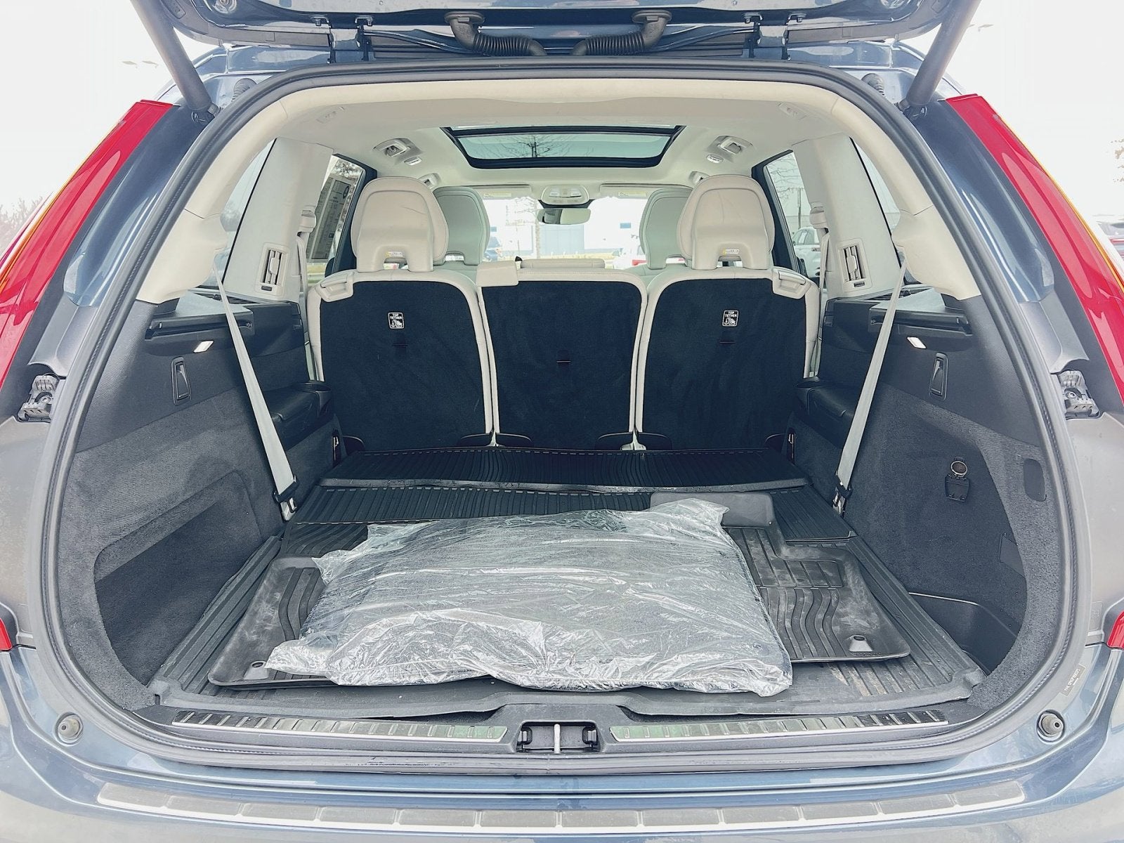 2023 Volvo XC90 B5 Plus