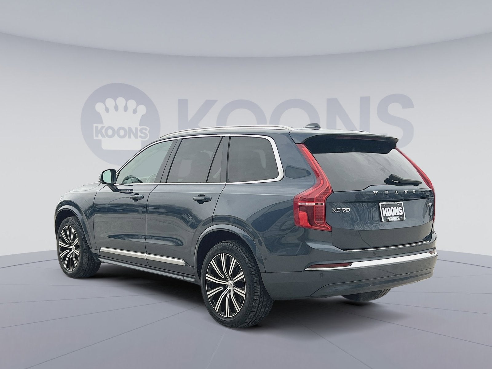 2023 Volvo XC90 B5 Plus
