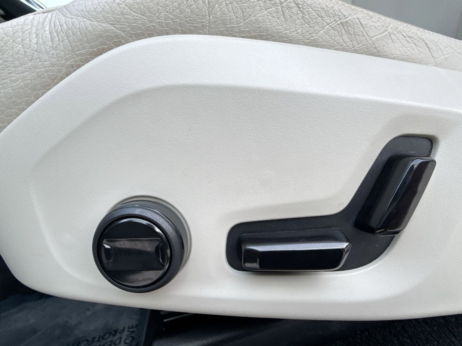 2023 Volvo XC90 B5 Plus