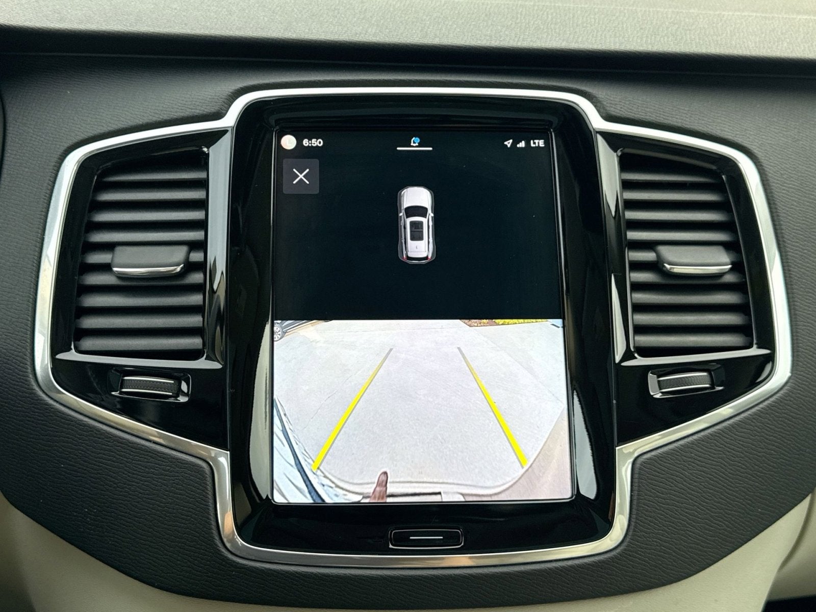 2023 Volvo XC90 B5 Plus