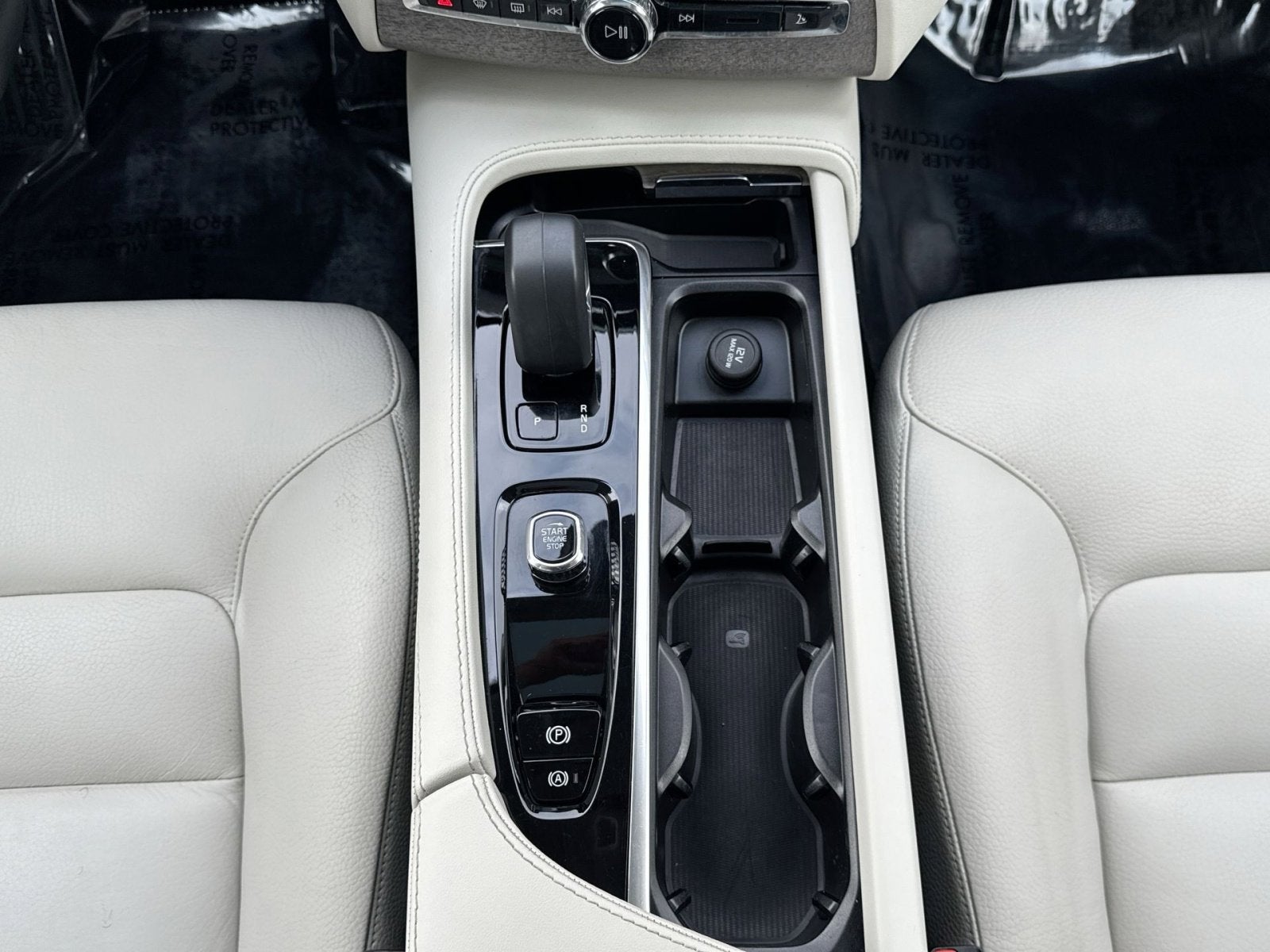 2023 Volvo XC90 B5 Plus