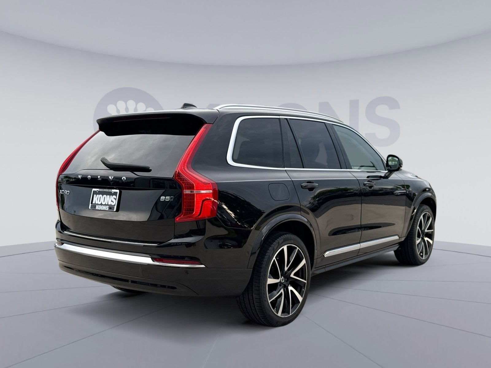 2023 Volvo XC90 B5 Plus
