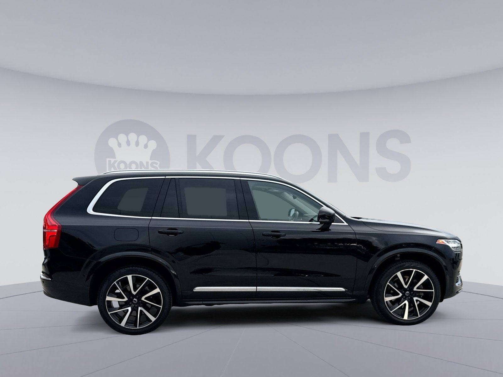2023 Volvo XC90 B5 Plus