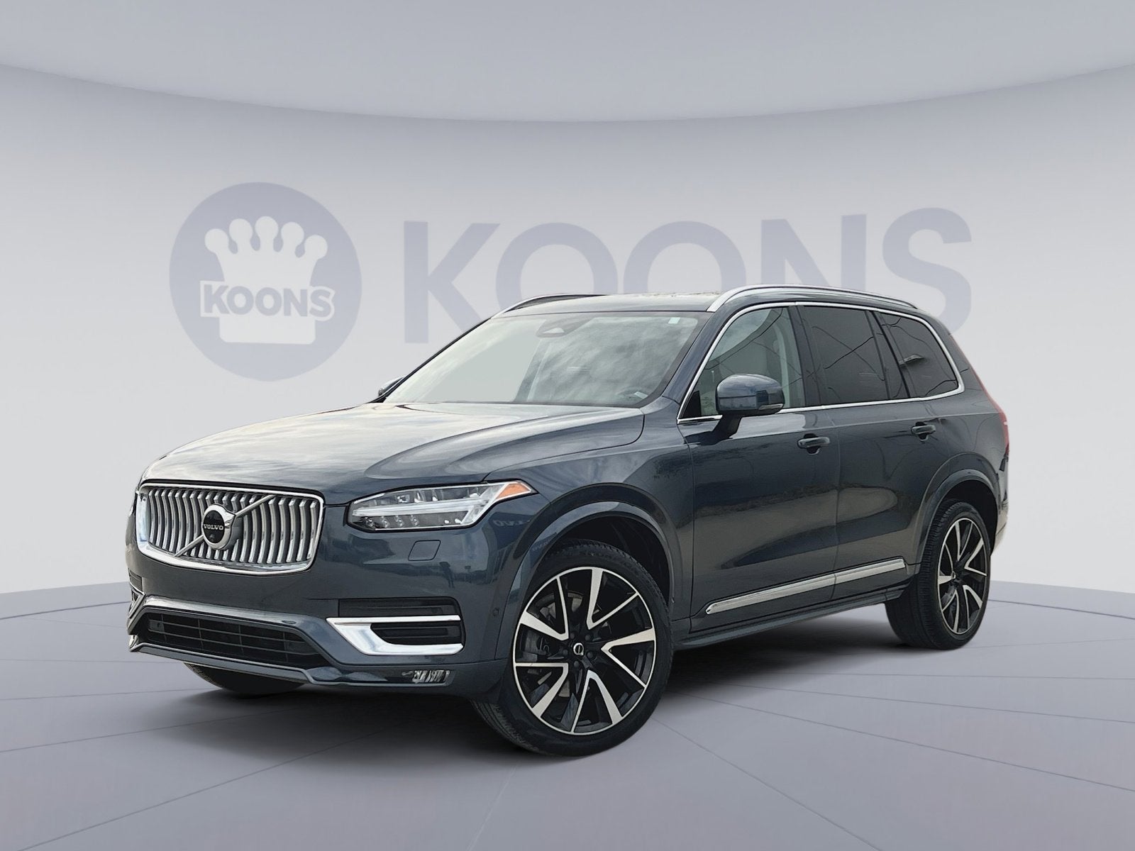 2023 Volvo XC90 B5 Plus