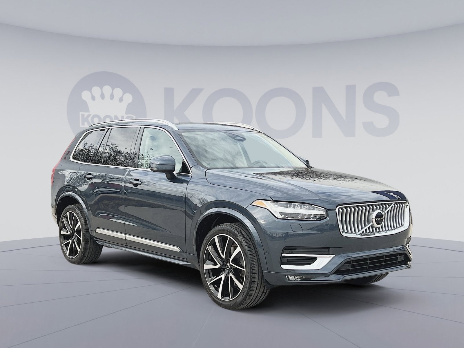 2023 Volvo XC90 B5 Plus