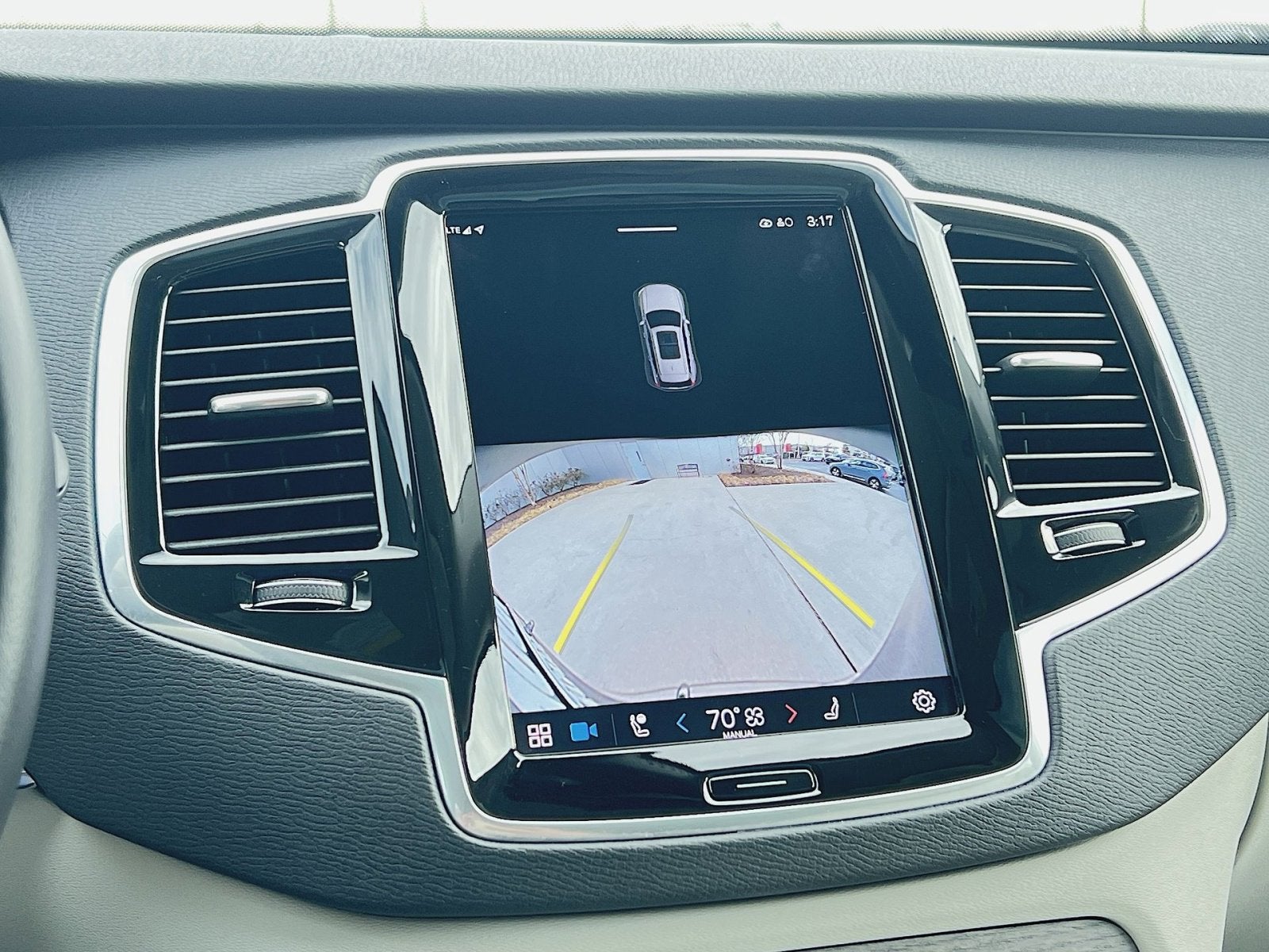 2023 Volvo XC90 B5 Plus