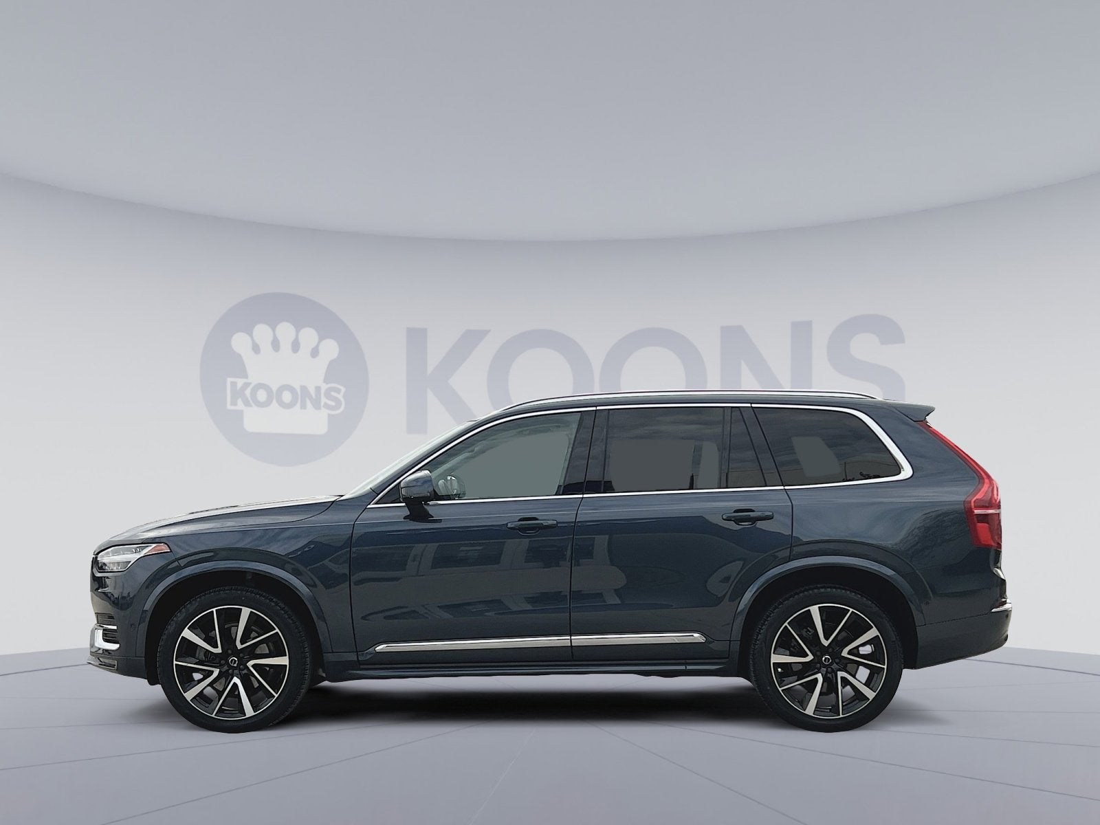 2023 Volvo XC90 B5 Plus