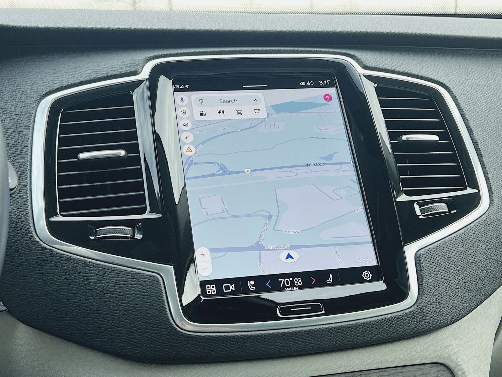 2023 Volvo XC90 B5 Plus