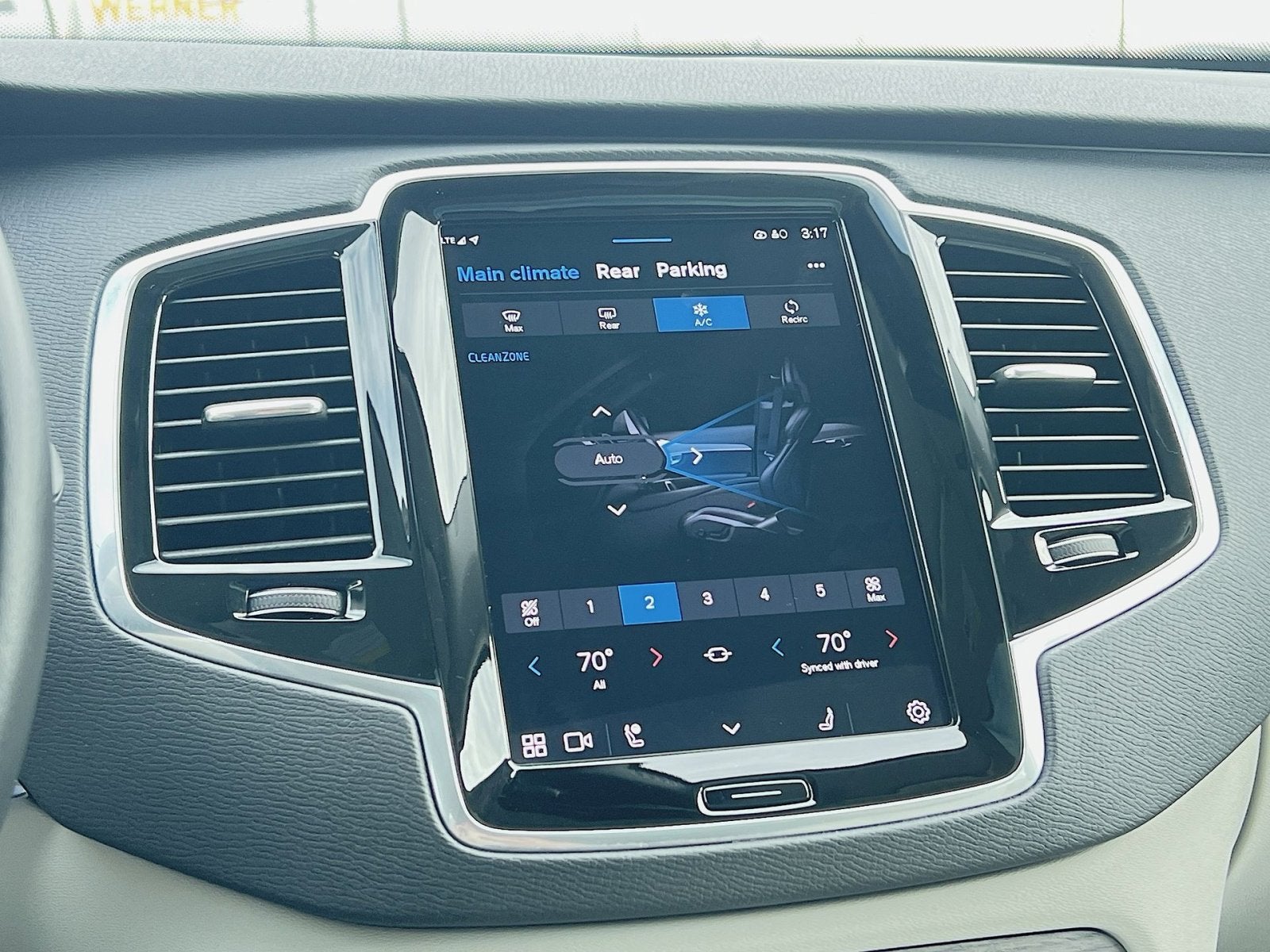 2023 Volvo XC90 B5 Plus