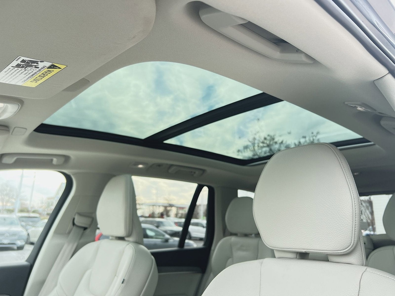 2023 Volvo XC90 B5 Plus