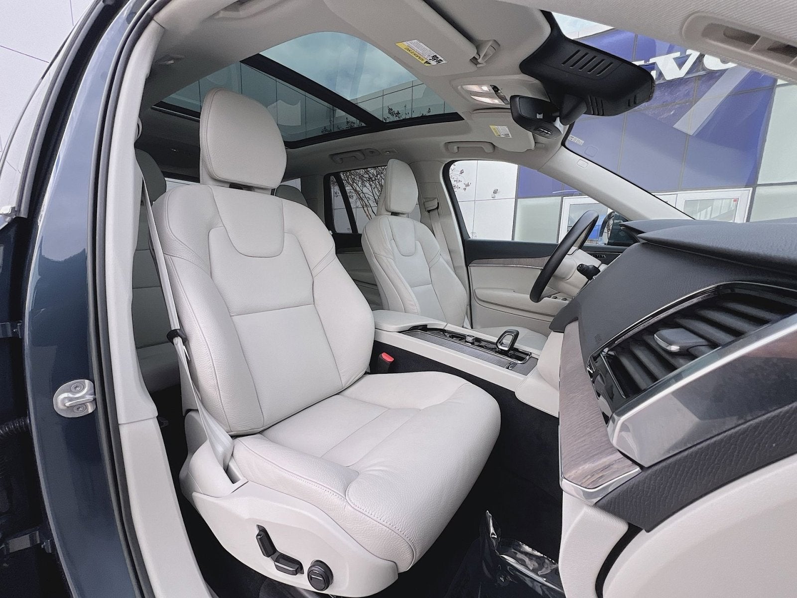 2023 Volvo XC90 B5 Plus