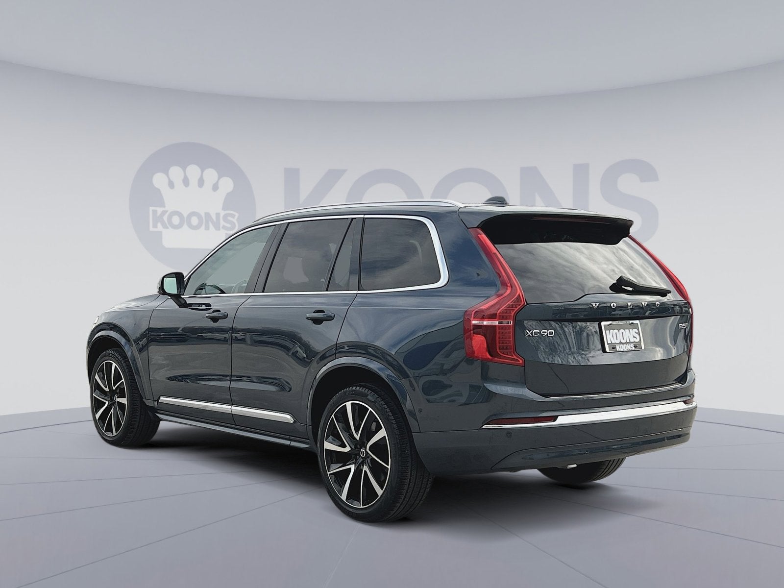 2023 Volvo XC90 B5 Plus