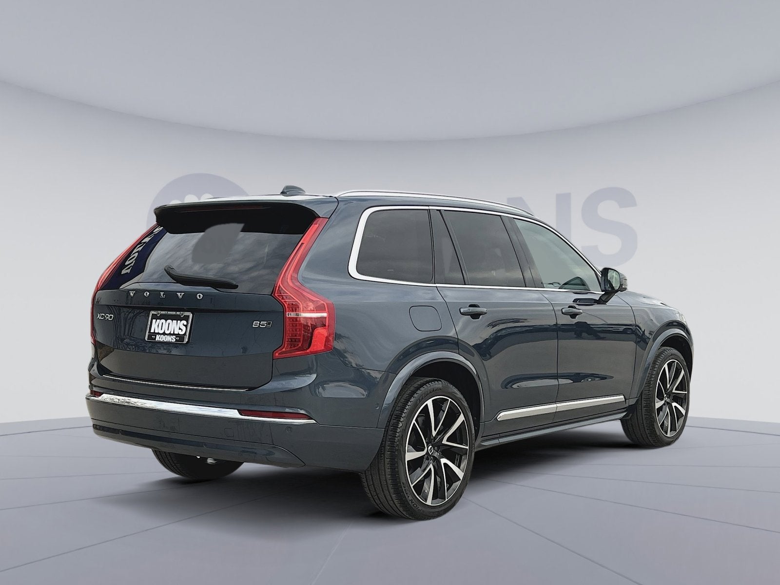 2023 Volvo XC90 B5 Plus