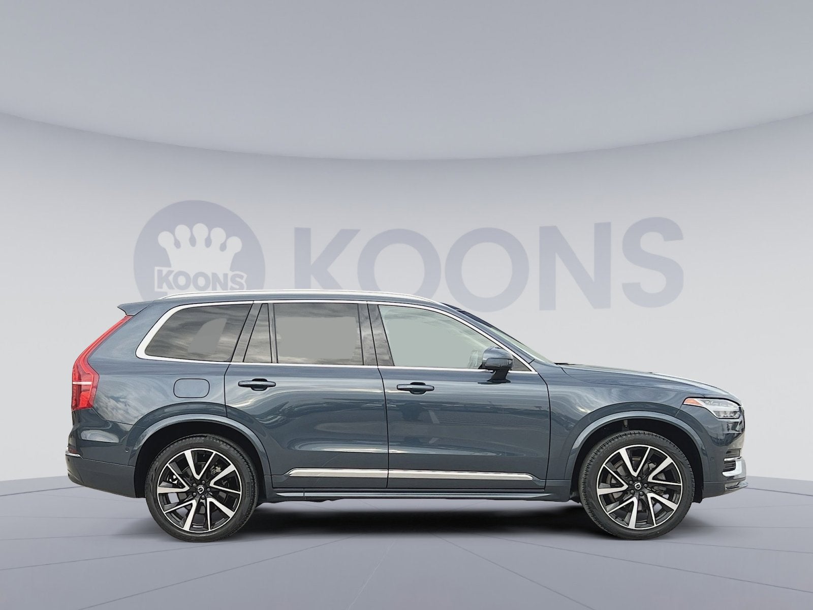 2023 Volvo XC90 B5 Plus