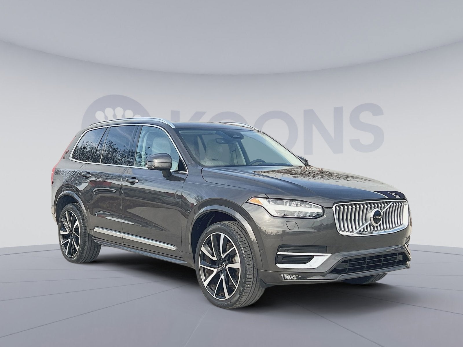 2023 Volvo XC90 B5 Plus
