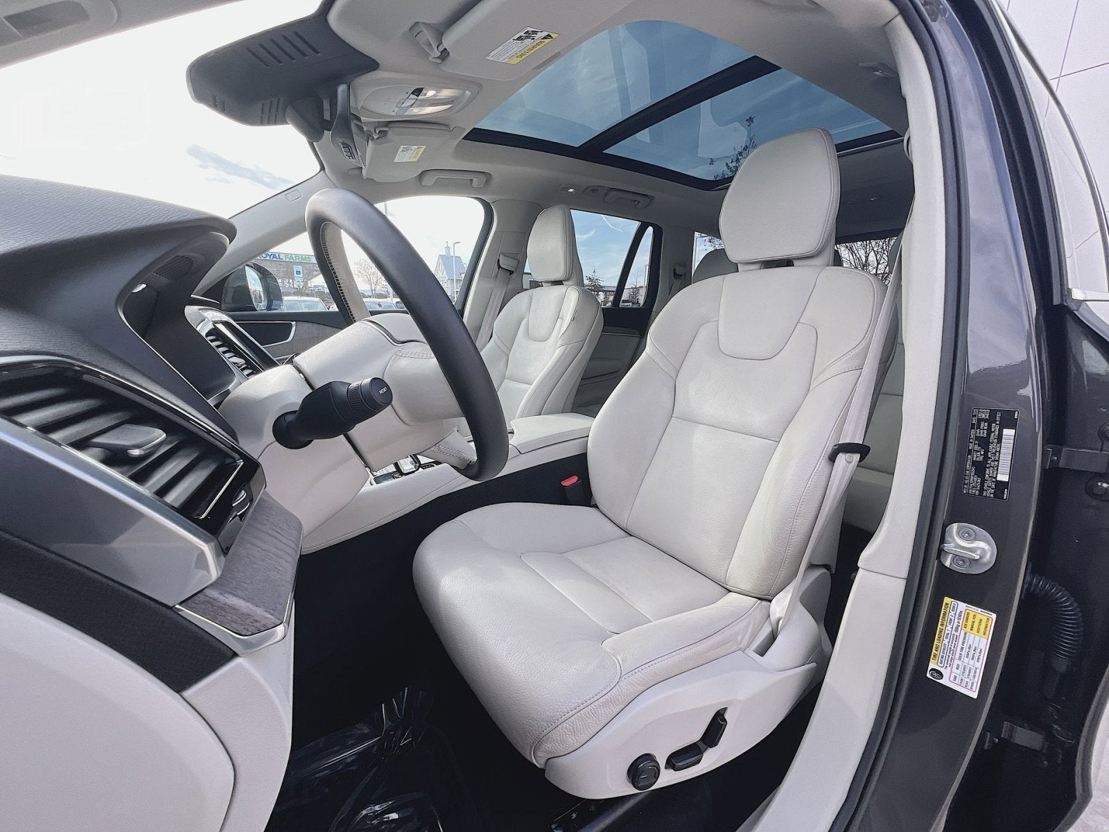 2023 Volvo XC90 B5 Plus