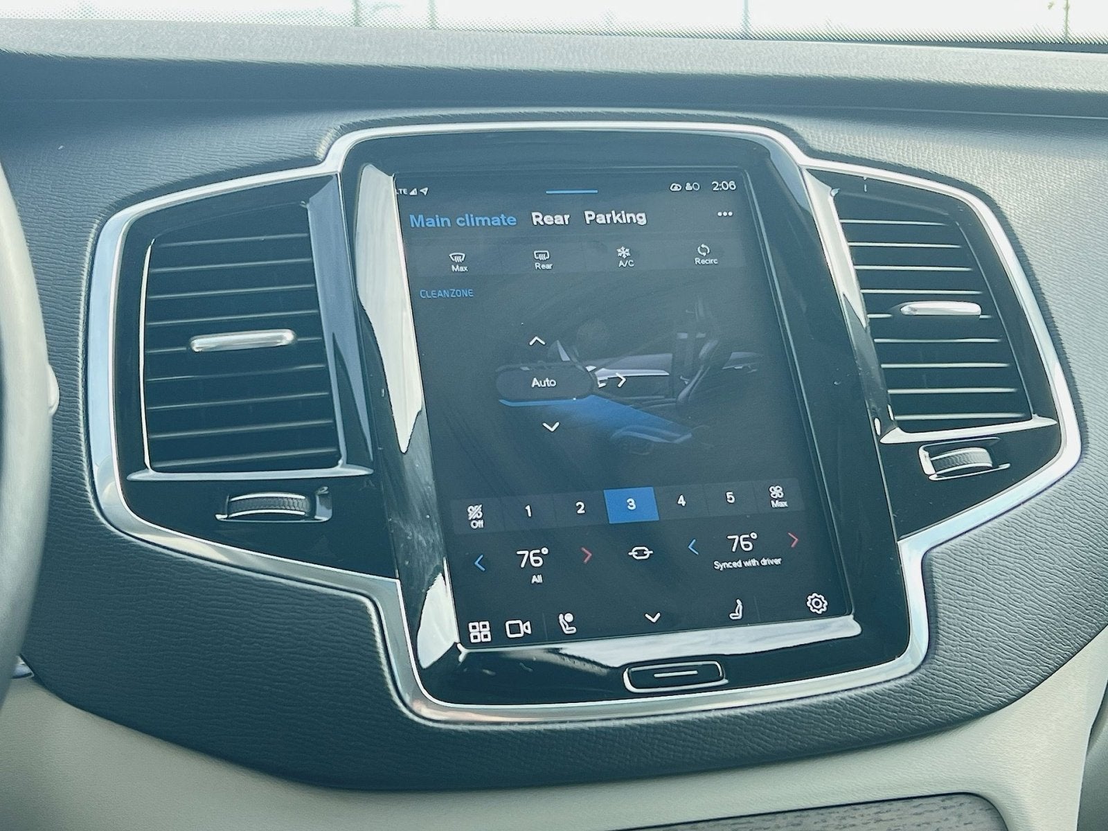 2023 Volvo XC90 B5 Plus