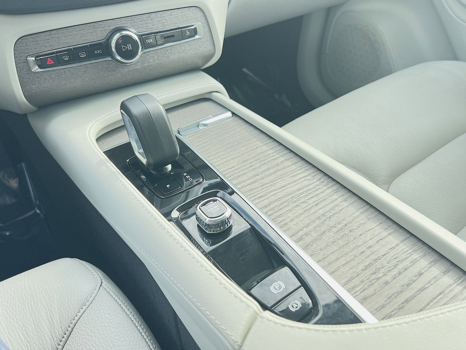 2023 Volvo XC90 B5 Plus