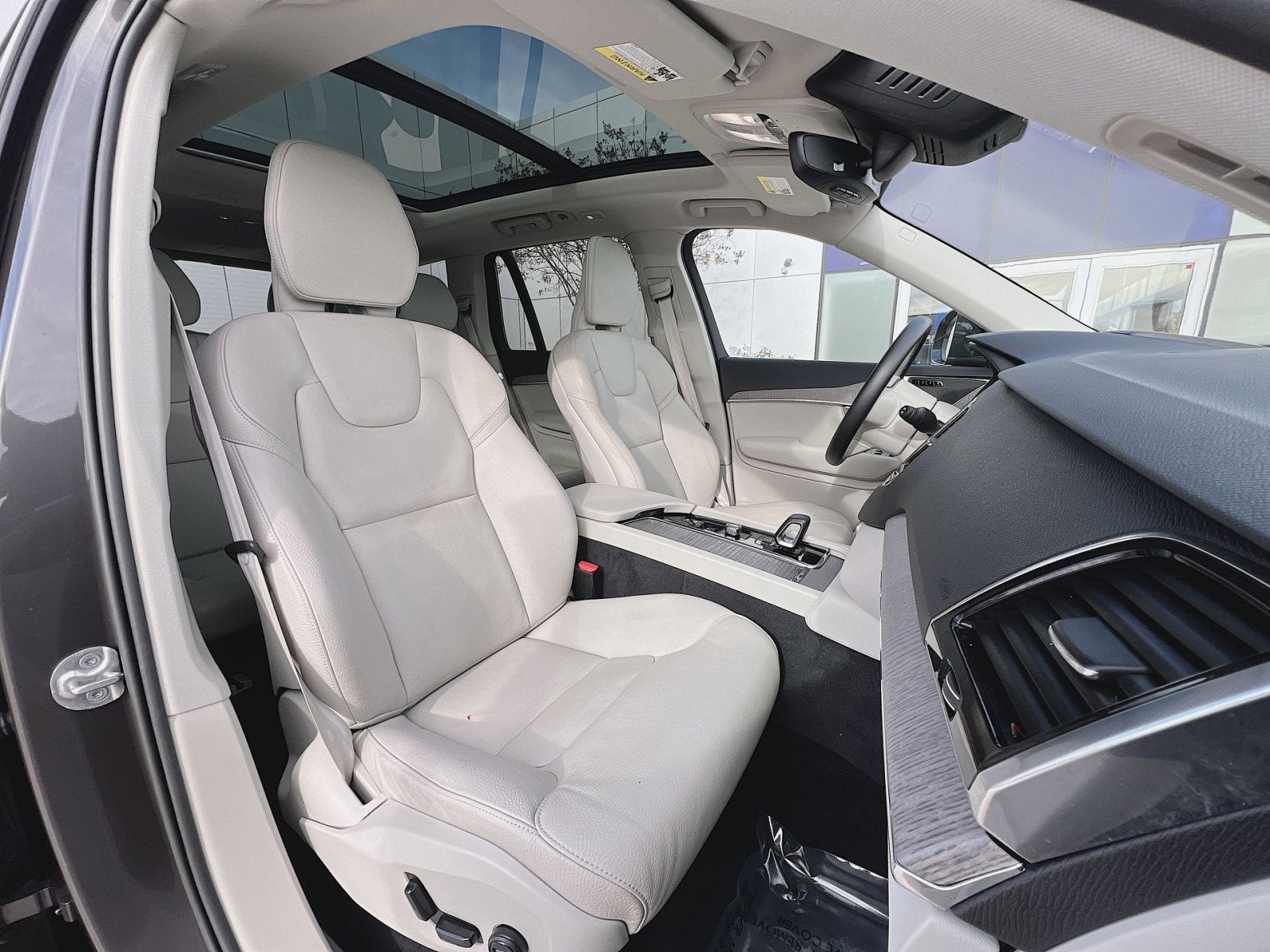 2023 Volvo XC90 B5 Plus