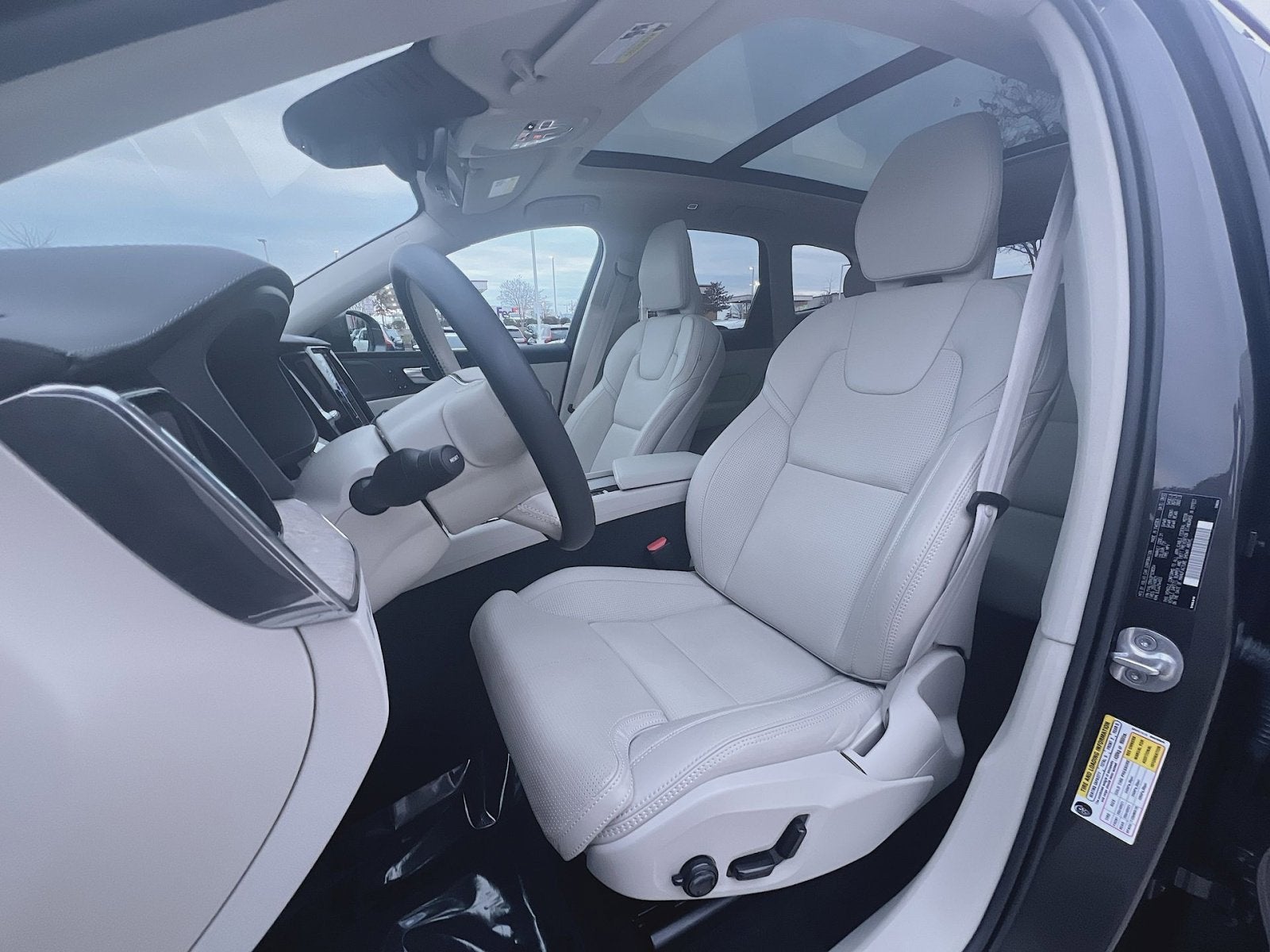 2023 Volvo XC60 B5 Ultimate Bright Theme