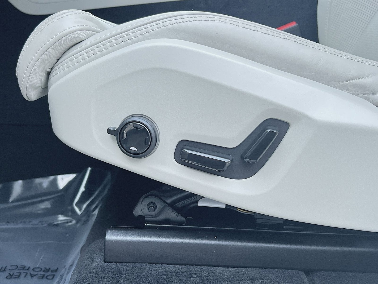 2023 Volvo XC60 B5 Ultimate Bright Theme