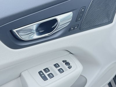 2023 Volvo XC60 B5 Ultimate Bright Theme