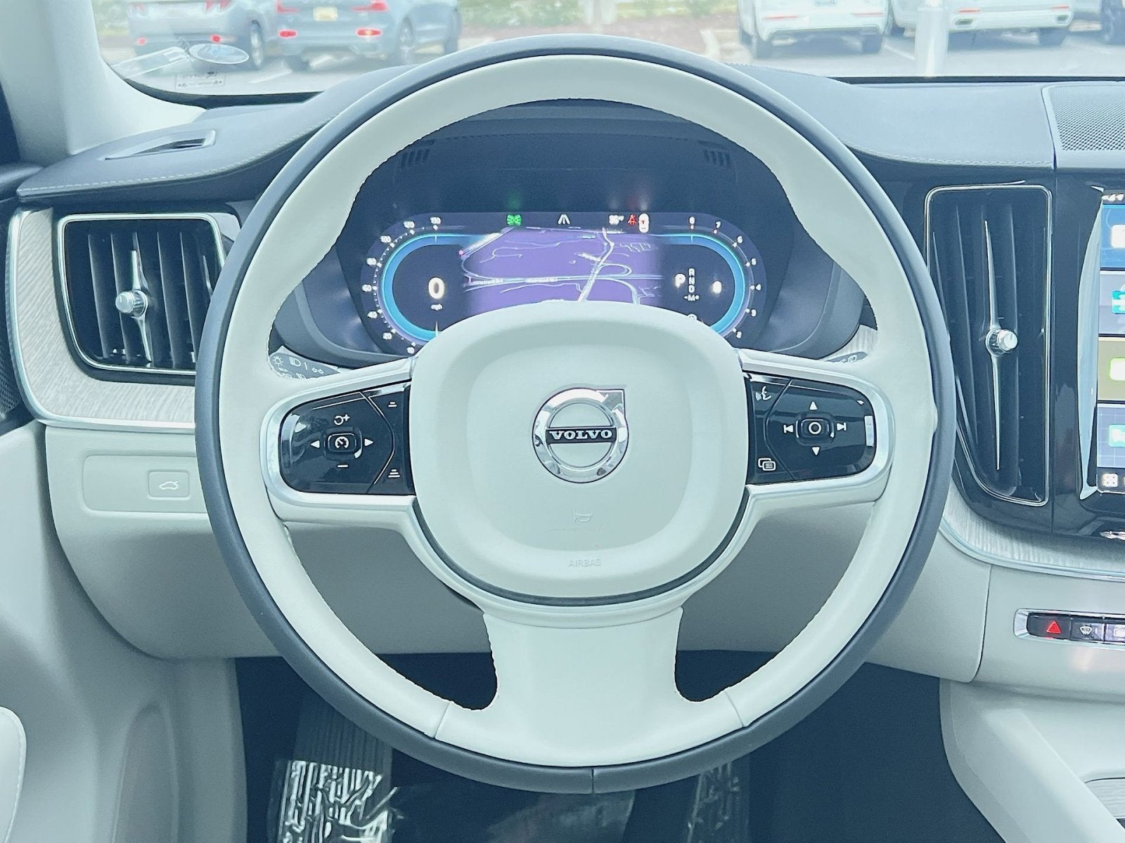 2023 Volvo XC60 B5 Ultimate Bright Theme