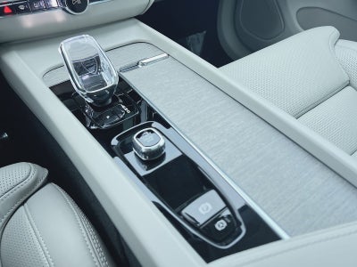 2023 Volvo XC60 B5 Ultimate Bright Theme