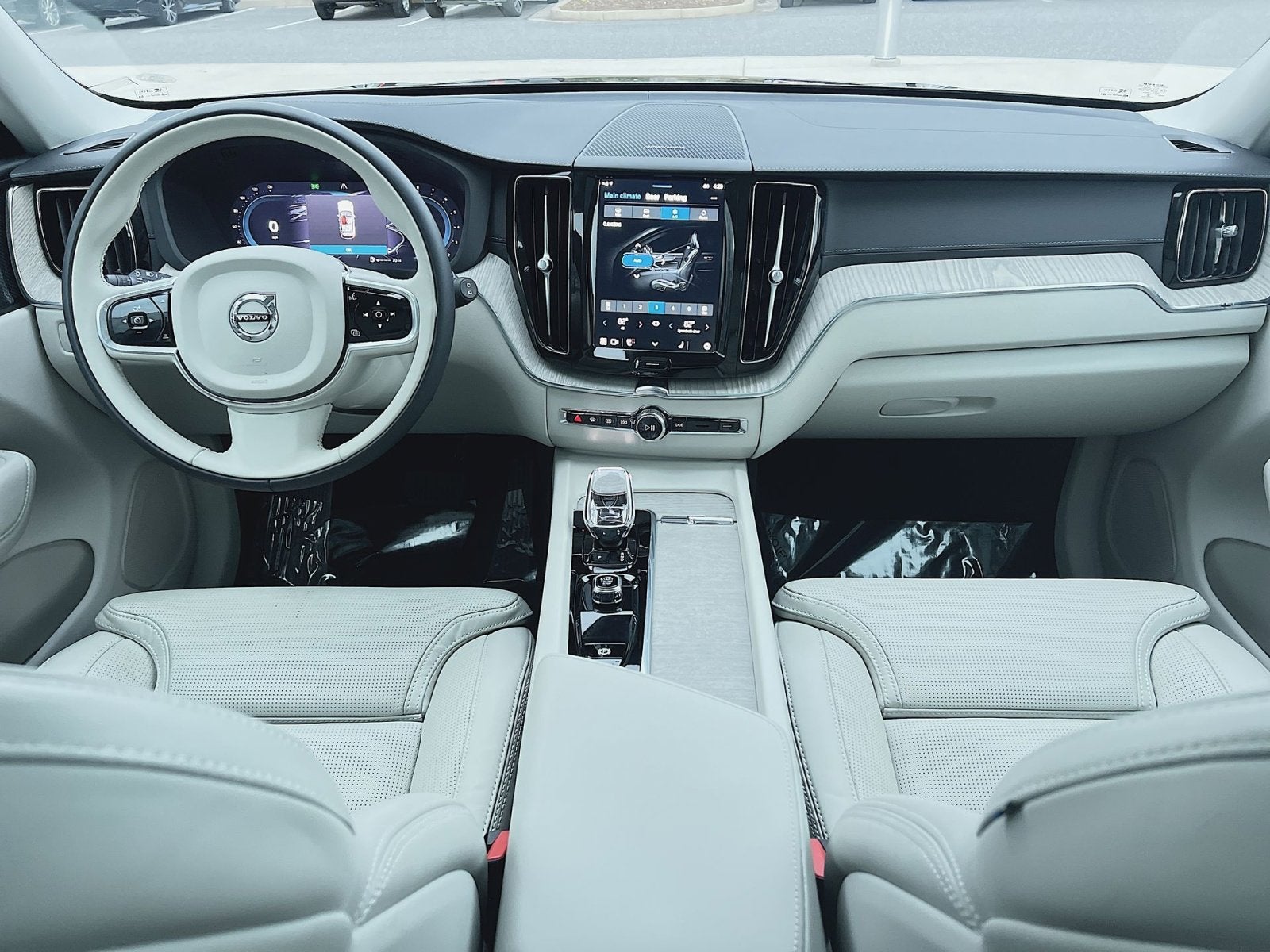 2023 Volvo XC60 B5 Ultimate Bright Theme