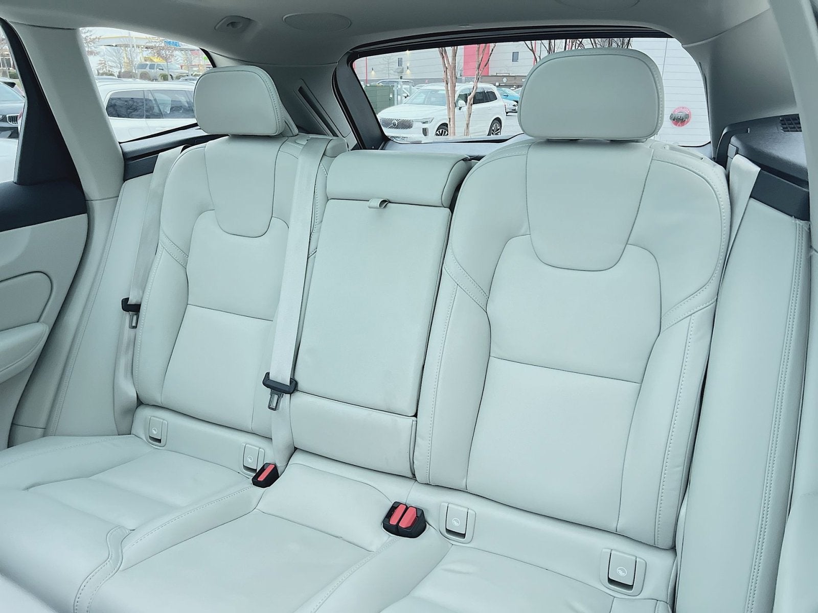 2023 Volvo XC60 B5 Ultimate Bright Theme