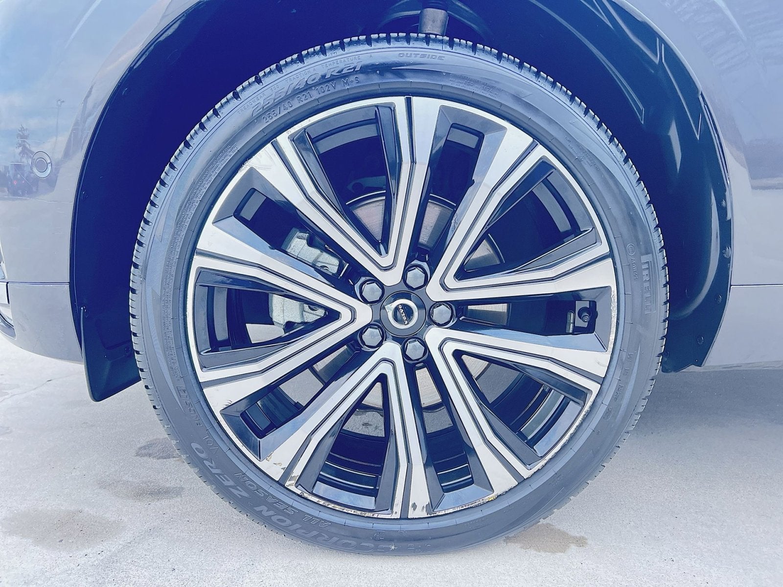 2023 Volvo XC60 B5 Ultimate Bright Theme