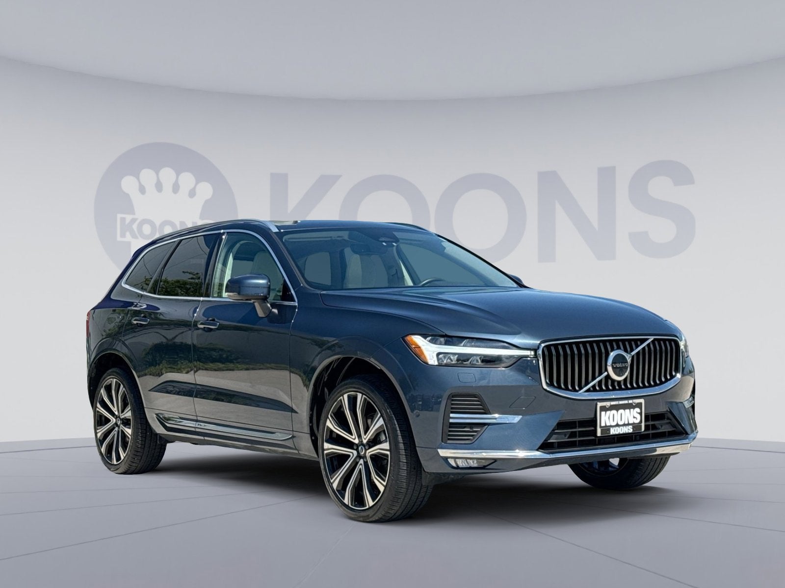 2023 Volvo XC60 B5 Ultimate Bright Theme
