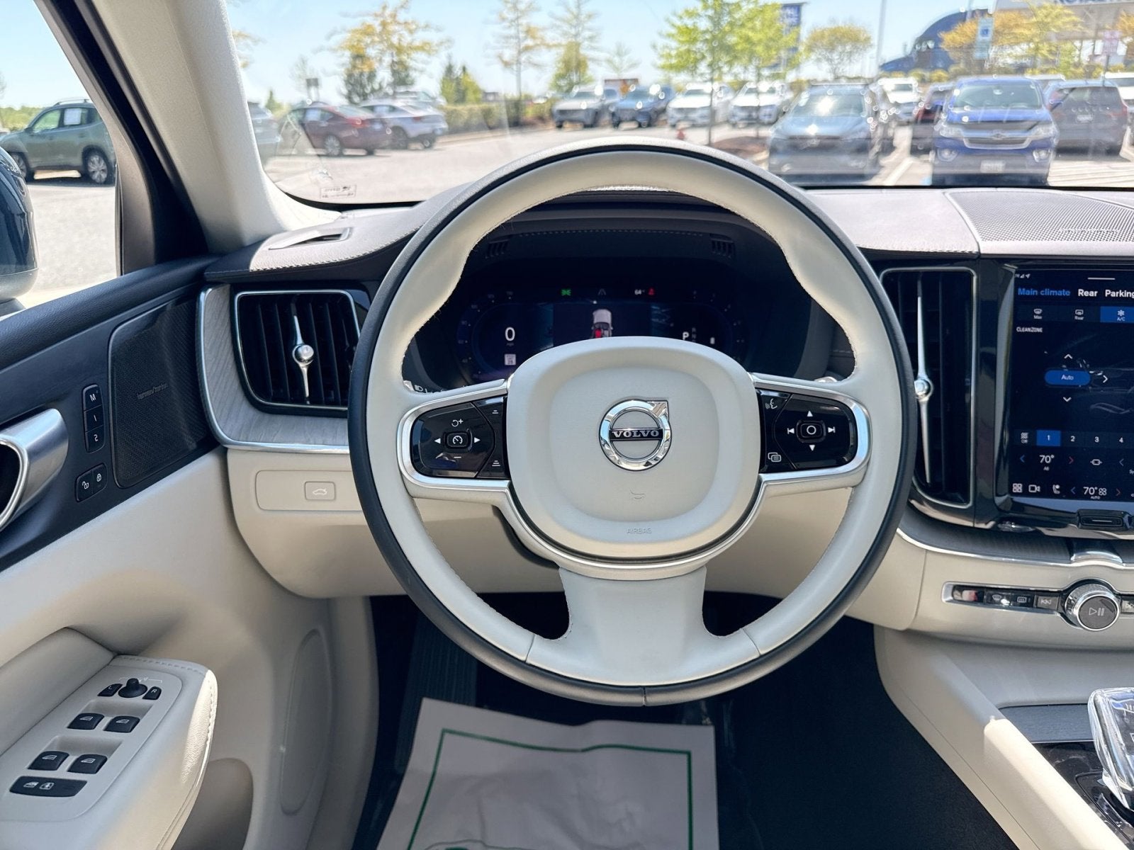 2023 Volvo XC60 B5 Ultimate Bright Theme