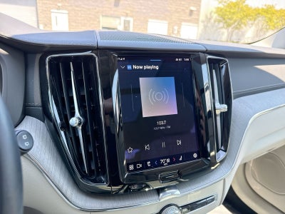2023 Volvo XC60 B5 Ultimate Bright Theme