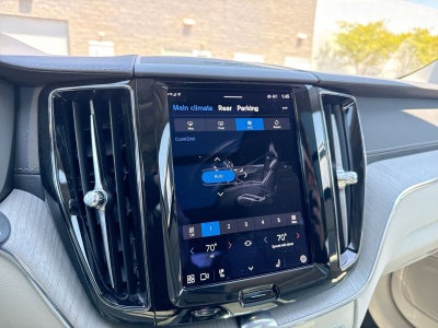 2023 Volvo XC60 B5 Ultimate Bright Theme