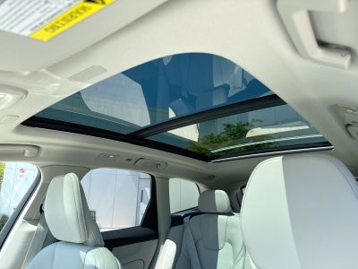 2023 Volvo XC60 B5 Ultimate Bright Theme